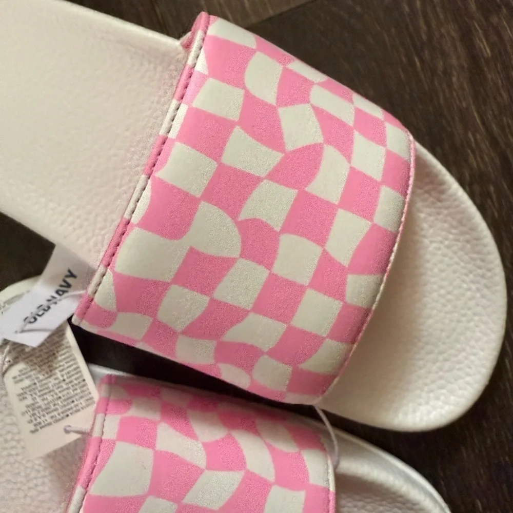 Old Navy Pink and White Checkered Slide Sandals